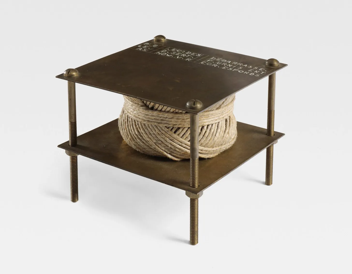 Marcel Duchamp's sculpture À bruit secret (With hidden noise), 1916, consisting of a ball of twine between two brass plates held by four long bolts.