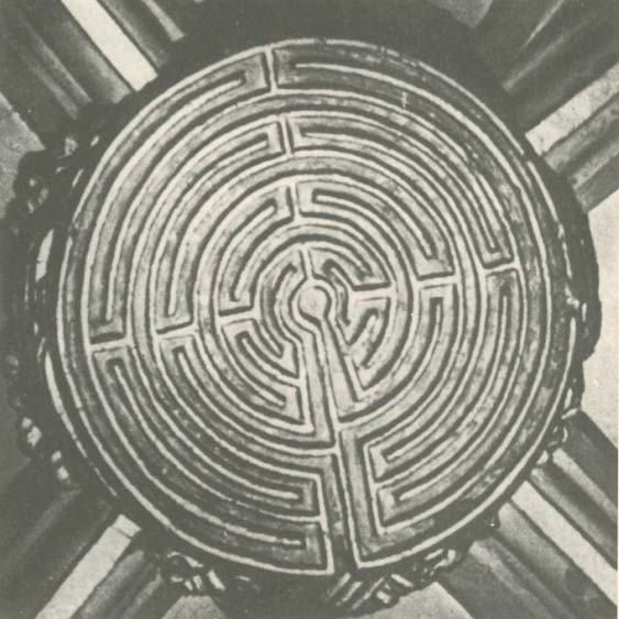 A circular labyrinth design